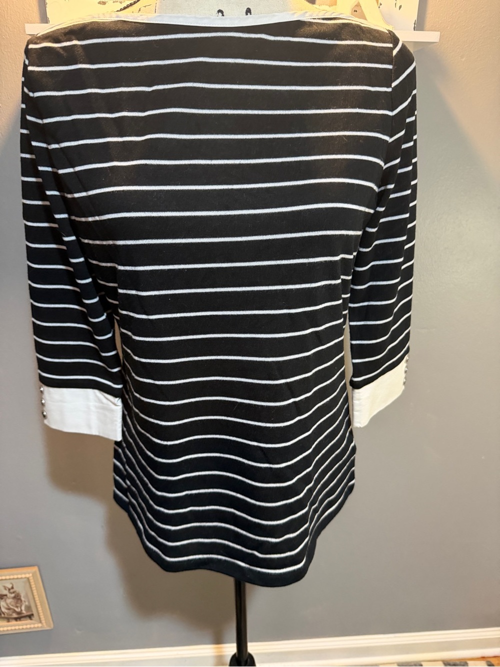 LIZ CLAIBORNE BLACK/WHITE STRIPED LONG SLEEVE TOP SZ M